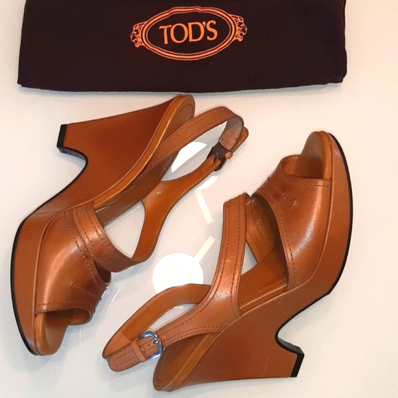 NWOT Tods tan/caramel leather wedges - Picture 7 of 10